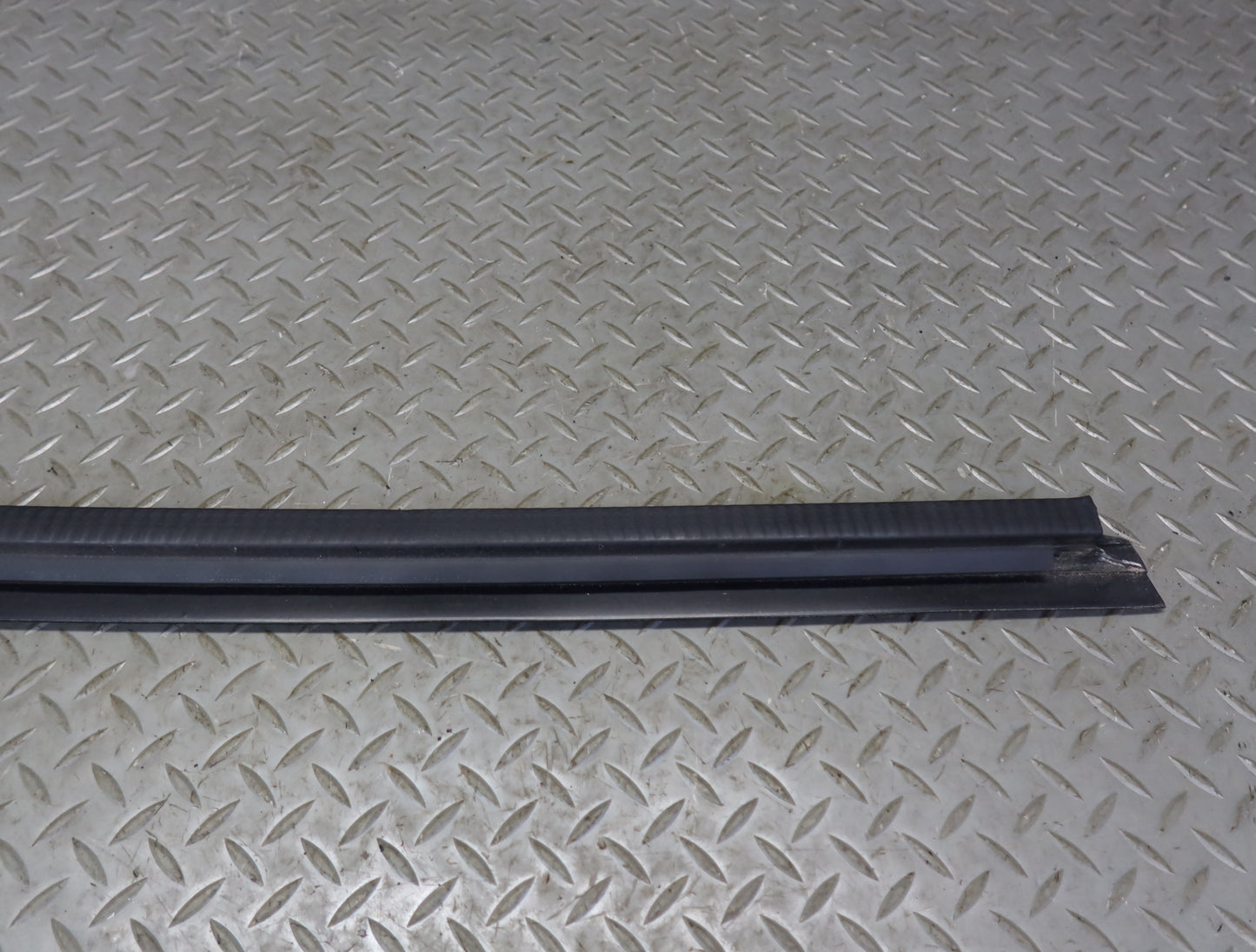 2003-2007 Hummer H2 Rear Left Door Window Channel Weatherstrip Seal Set of 3