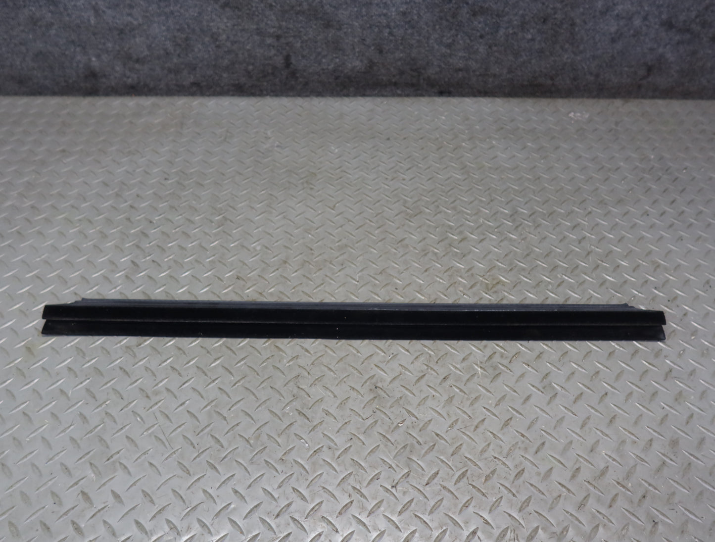 2003-2007 Hummer H2 Rear Left Door Window Channel Weatherstrip Seal Set of 3