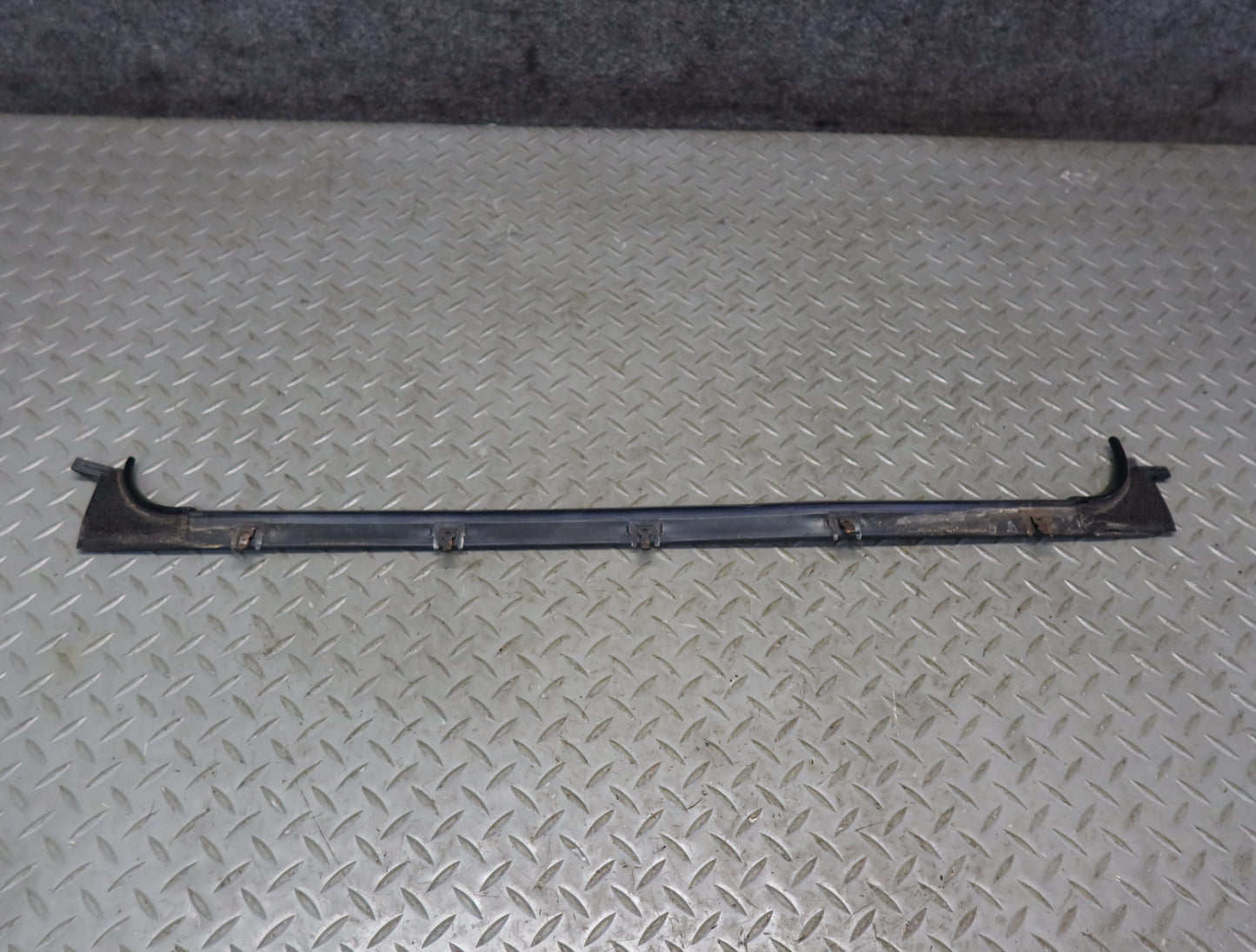 2003-2007 Hummer H2 Rear Left Door Window Channel Weatherstrip Seal Set of 3