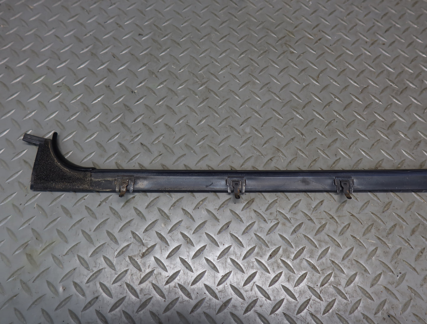 2003-2007 Hummer H2 Rear Left Door Window Channel Weatherstrip Seal Set of 3