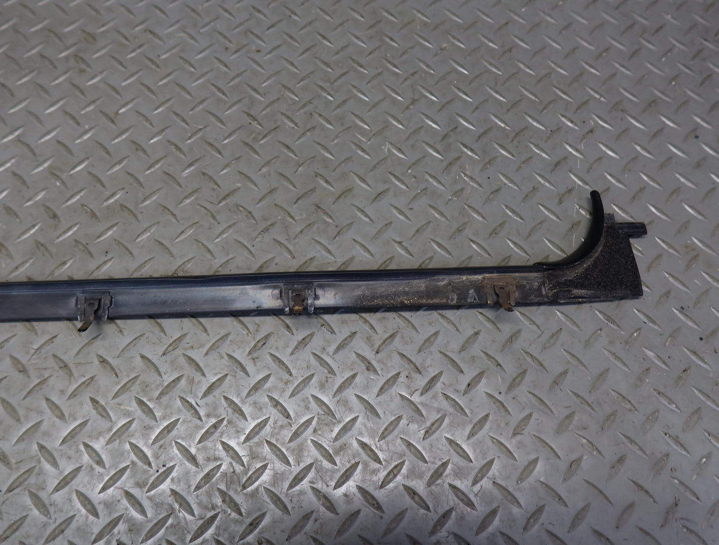 2003-2007 Hummer H2 Rear Left Door Window Channel Weatherstrip Seal Set of 3