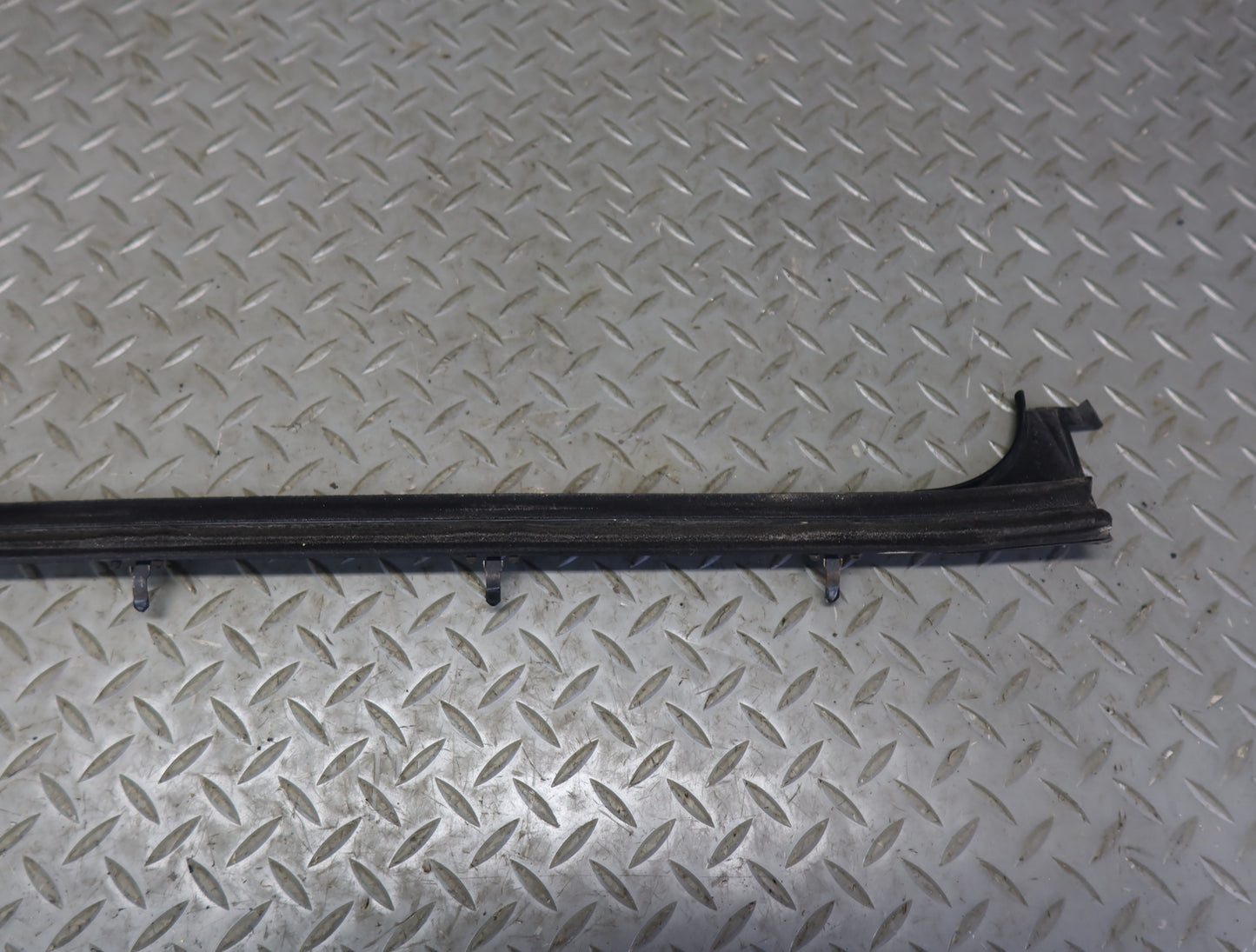 2003-2007 Hummer H2 Rear Left Door Window Channel Weatherstrip Seal Set of 3
