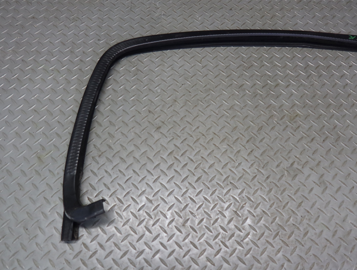 2003-2007 Hummer H2 Front Right Door Window Channel Weatherstrip Seal Set of 3