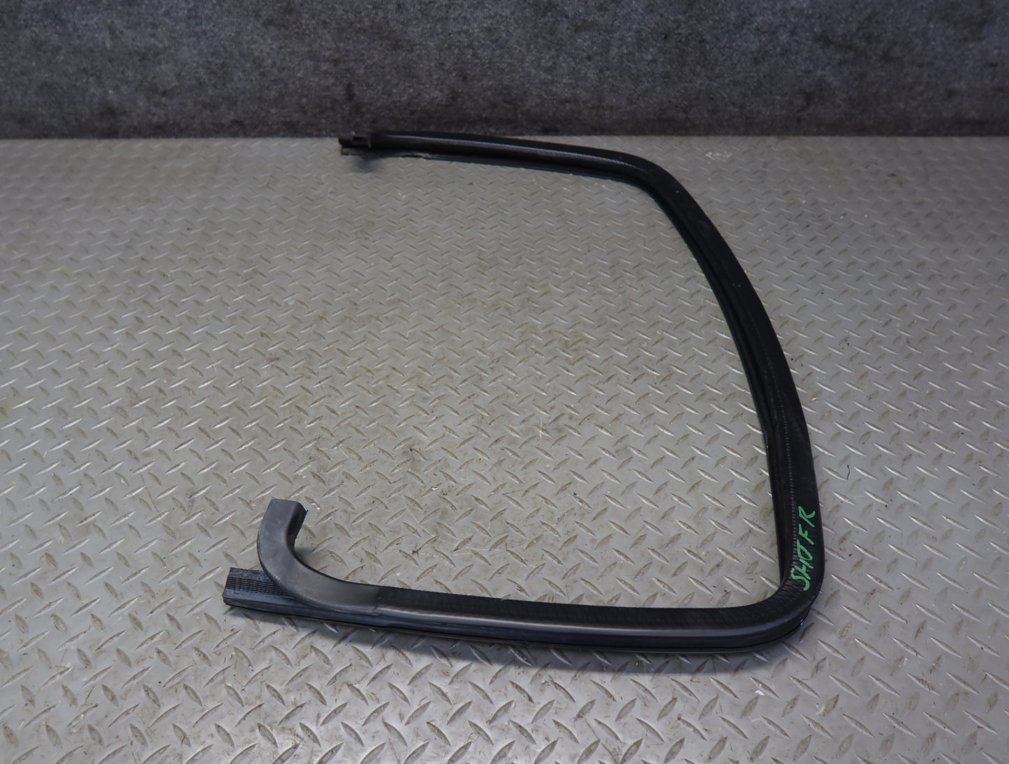 2003-2007 Hummer H2 Front Right Door Window Channel Weatherstrip Seal Set of 3