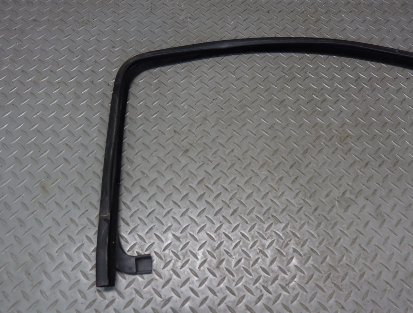 2003-2007 Hummer H2 Front Right Door Window Channel Weatherstrip Seal Set of 3
