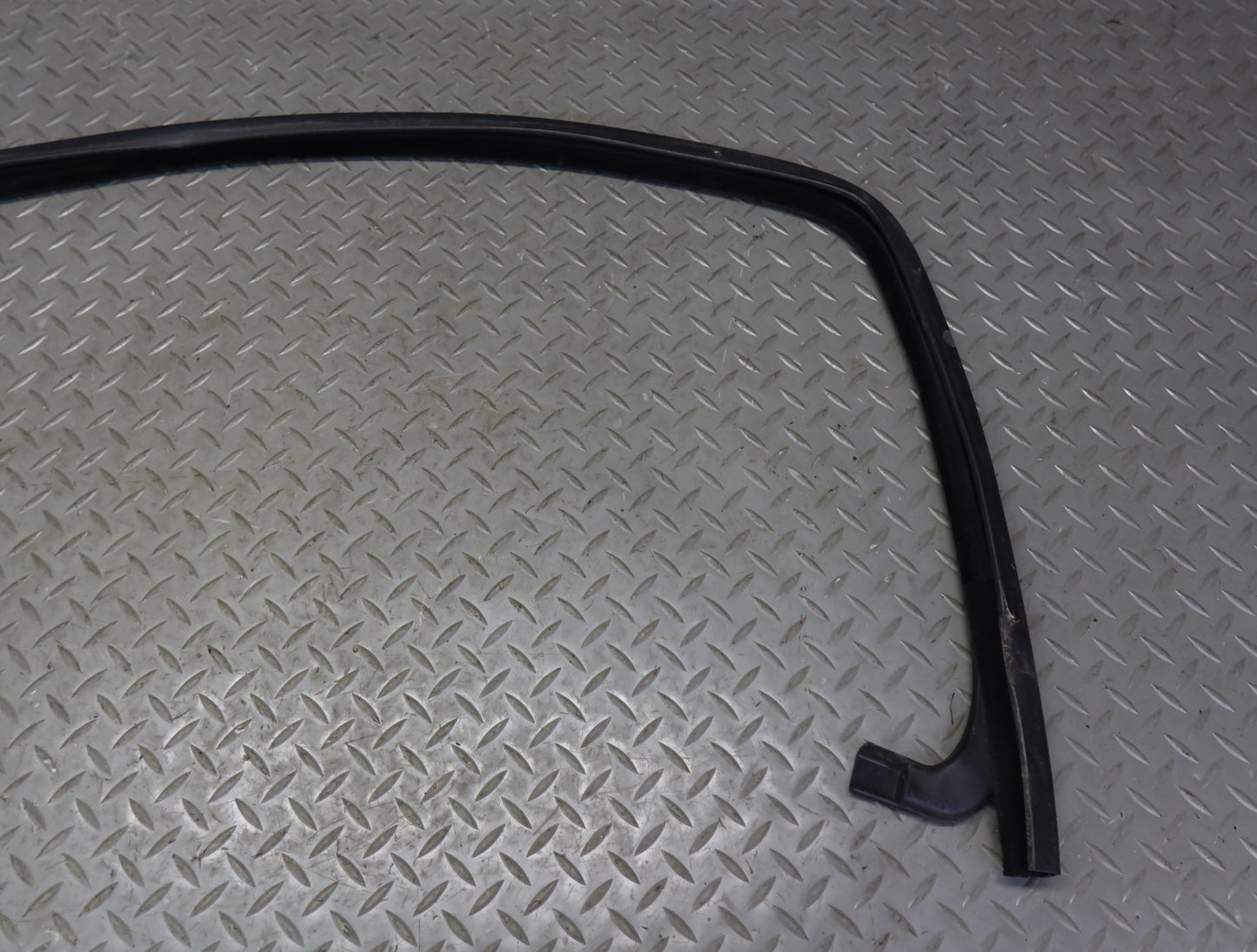2003-2007 Hummer H2 Front Right Door Window Channel Weatherstrip Seal Set of 3