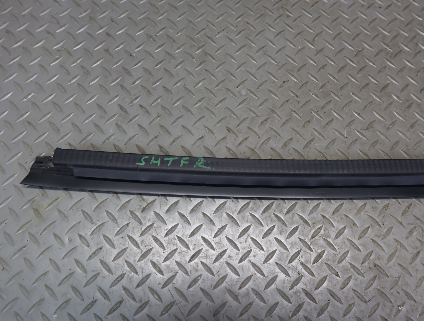 2003-2007 Hummer H2 Front Right Door Window Channel Weatherstrip Seal Set of 3