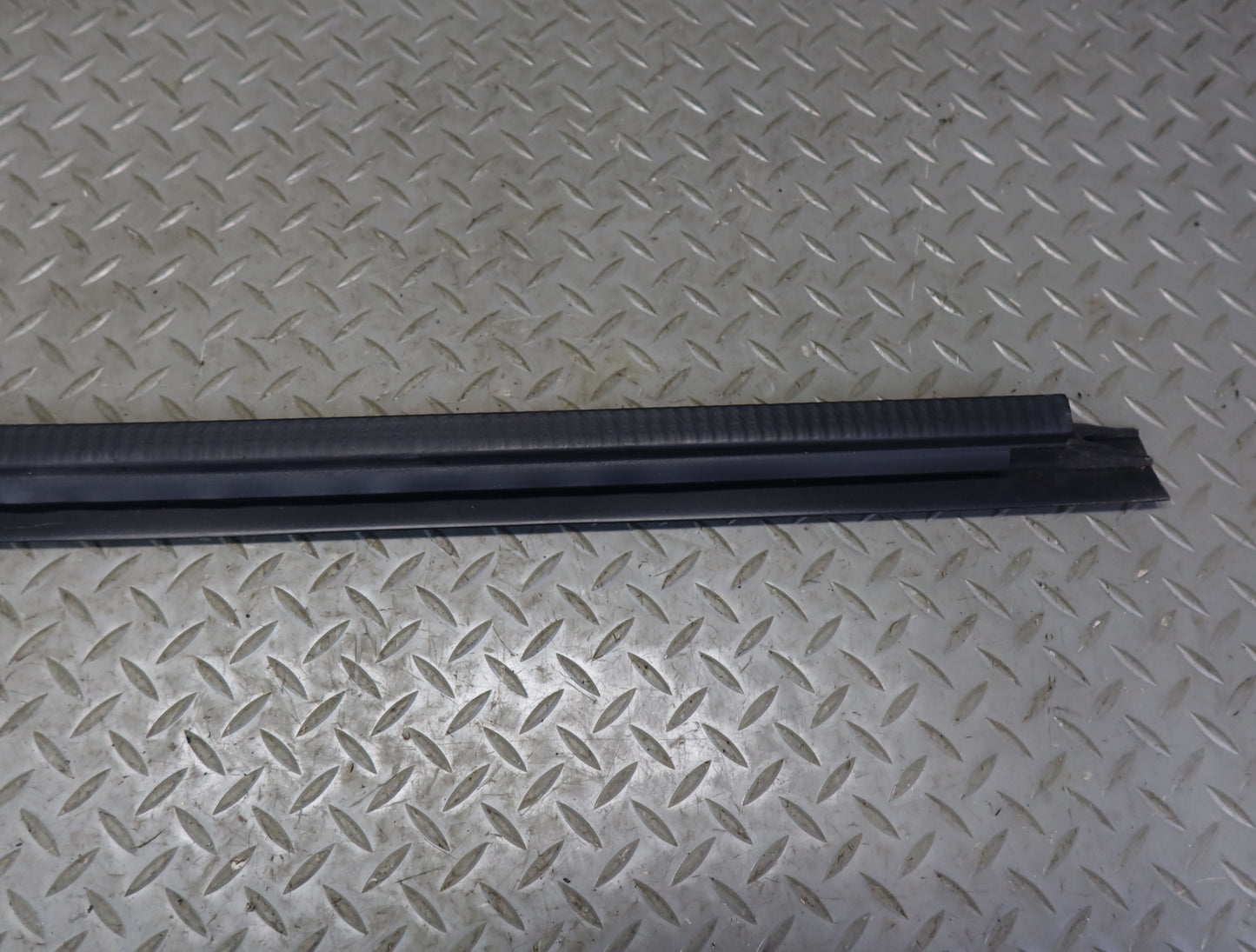 2003-2007 Hummer H2 Front Right Door Window Channel Weatherstrip Seal Set of 3