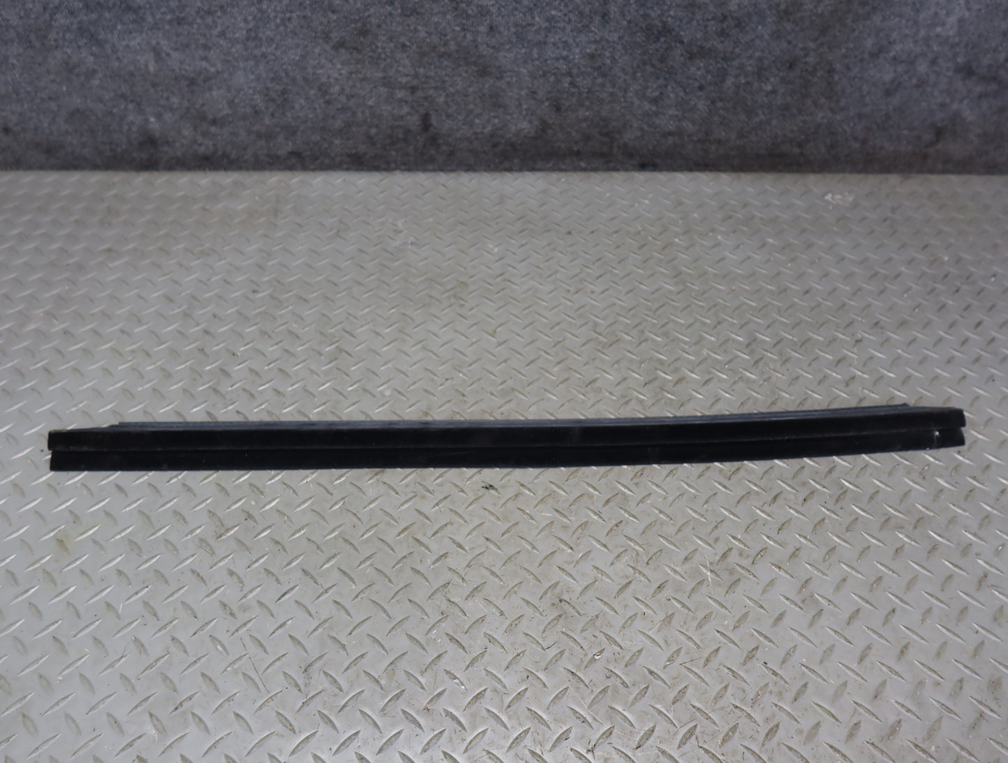 2003-2007 Hummer H2 Front Right Door Window Channel Weatherstrip Seal Set of 3