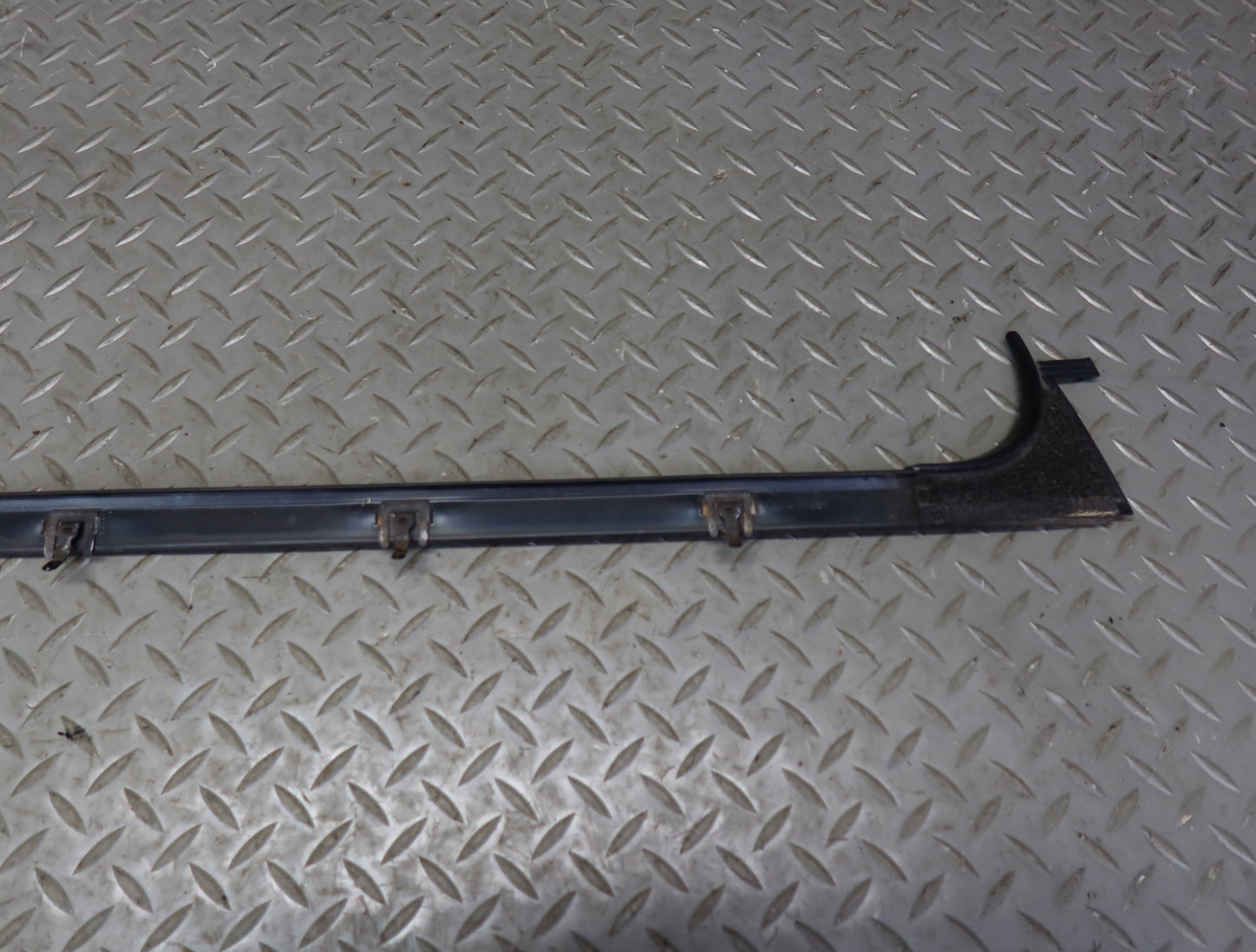 2003-2007 Hummer H2 Front Right Door Window Channel Weatherstrip Seal Set of 3