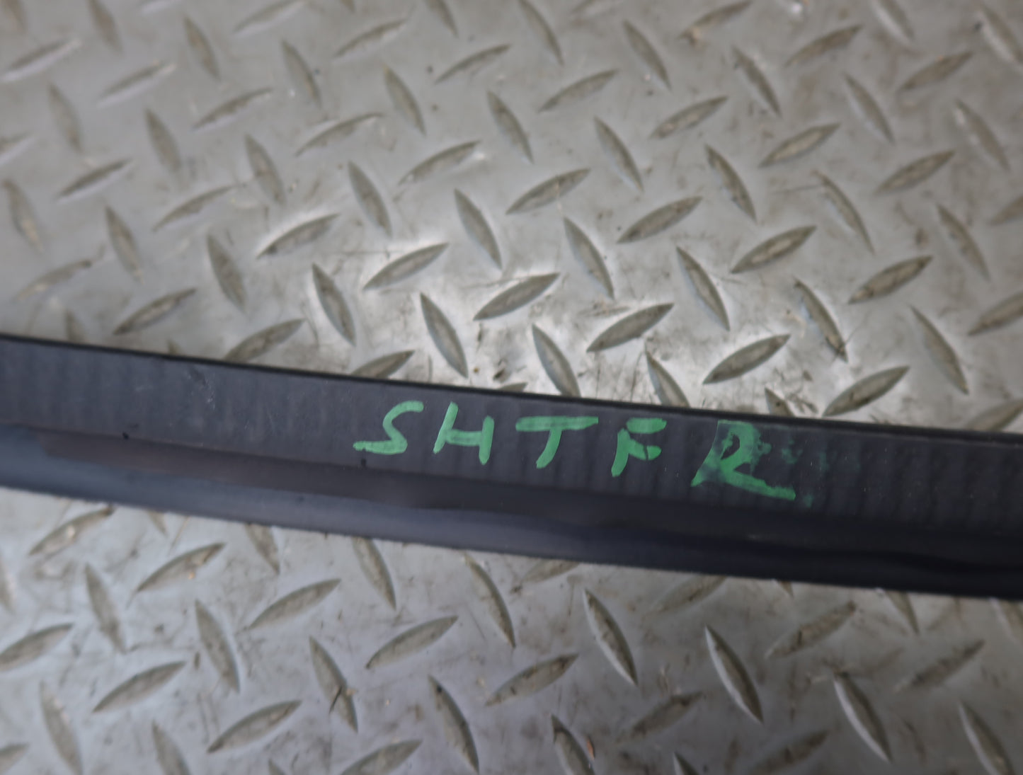 2003-2007 Hummer H2 Front Right Door Window Channel Weatherstrip Seal Set of 3