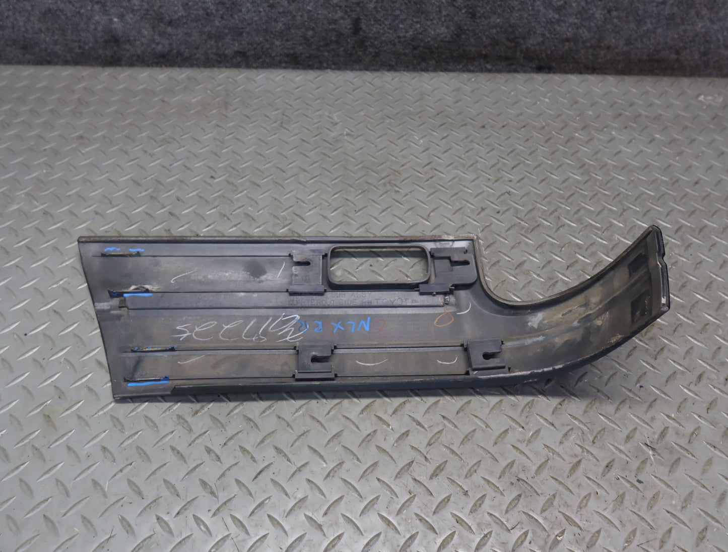 1996-1997 Lexus FZJ80L LX450 Rear Right Quarter Trim Panel Molding Green
