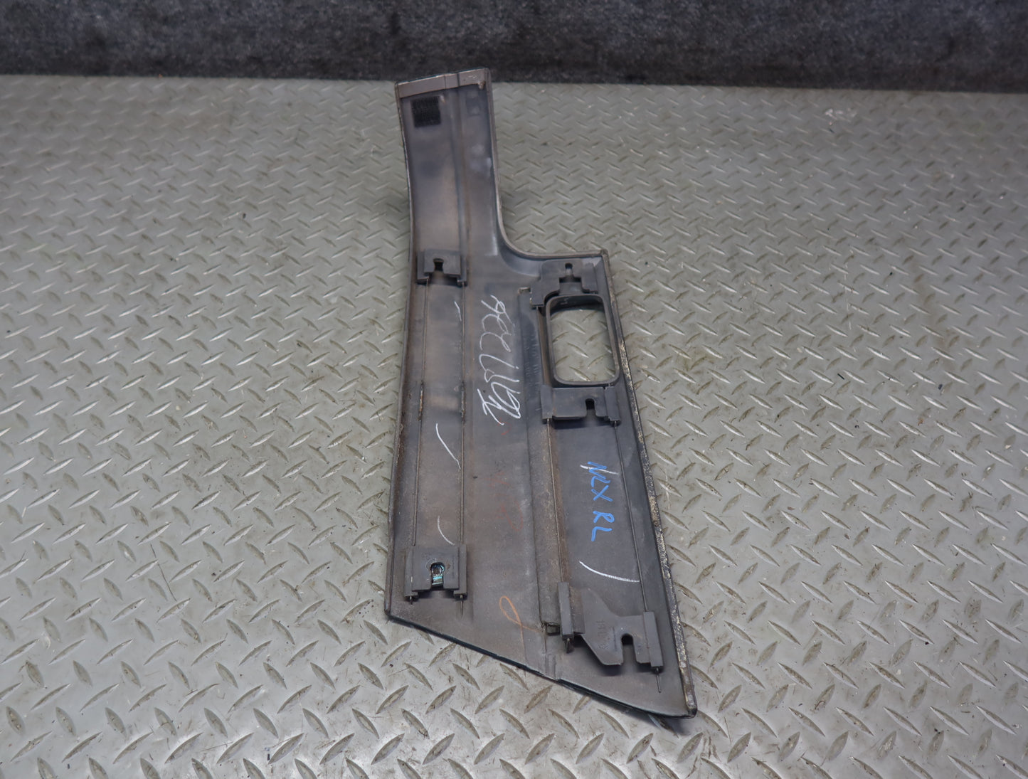 1996-1997 Lexus FZJ80L LX450 Rear Left Quarter Trim Panel Molding Green