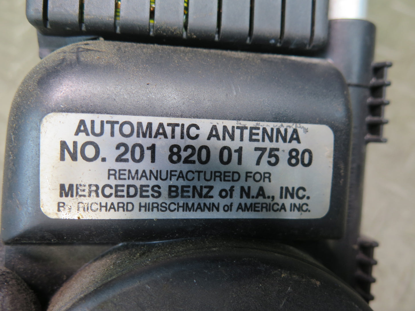 86-89 Mercedes R107 560SL Radio Power Antenna Assembly OEM