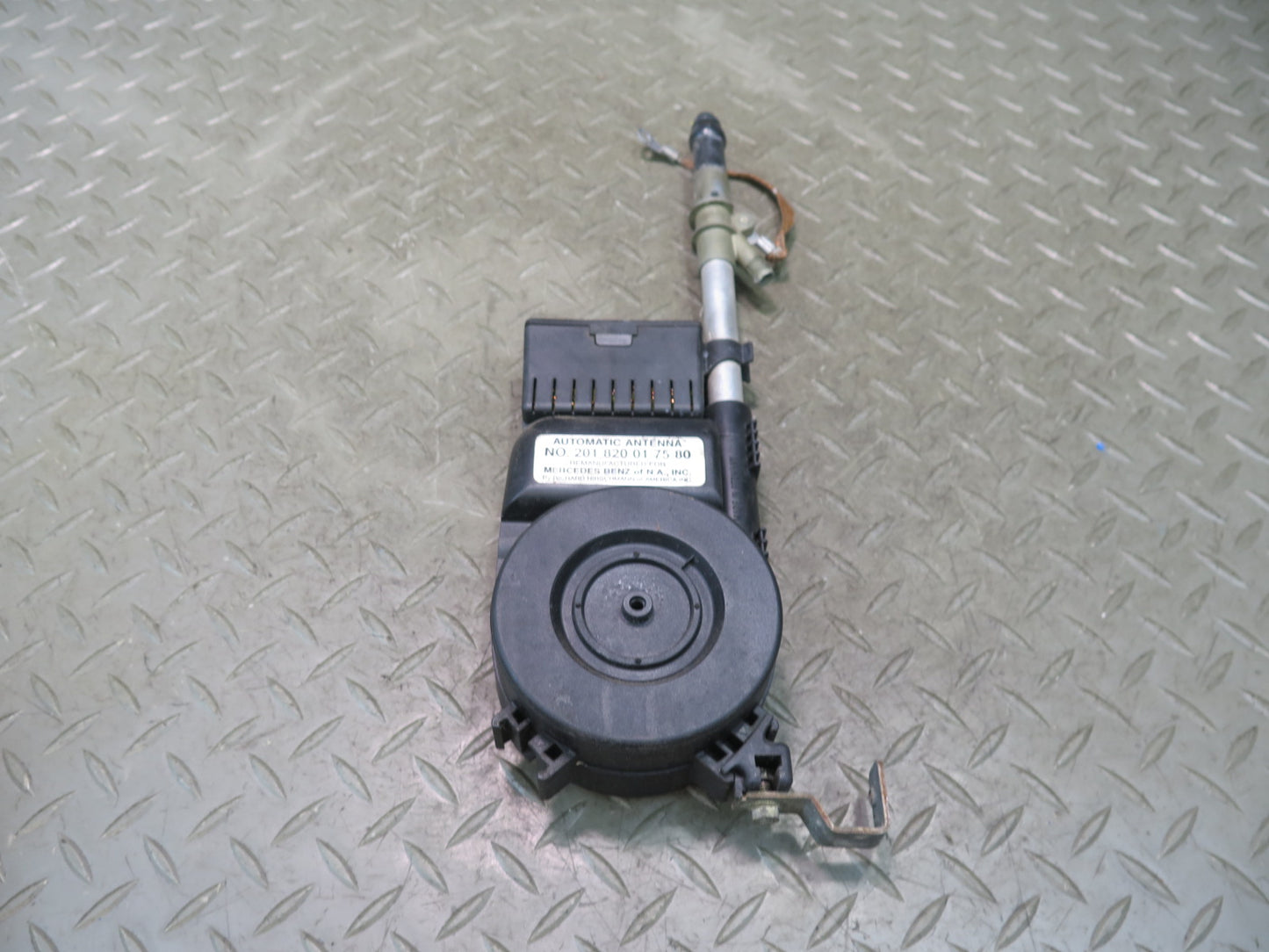 86-89 Mercedes R107 560SL Radio Power Antenna Assembly OEM