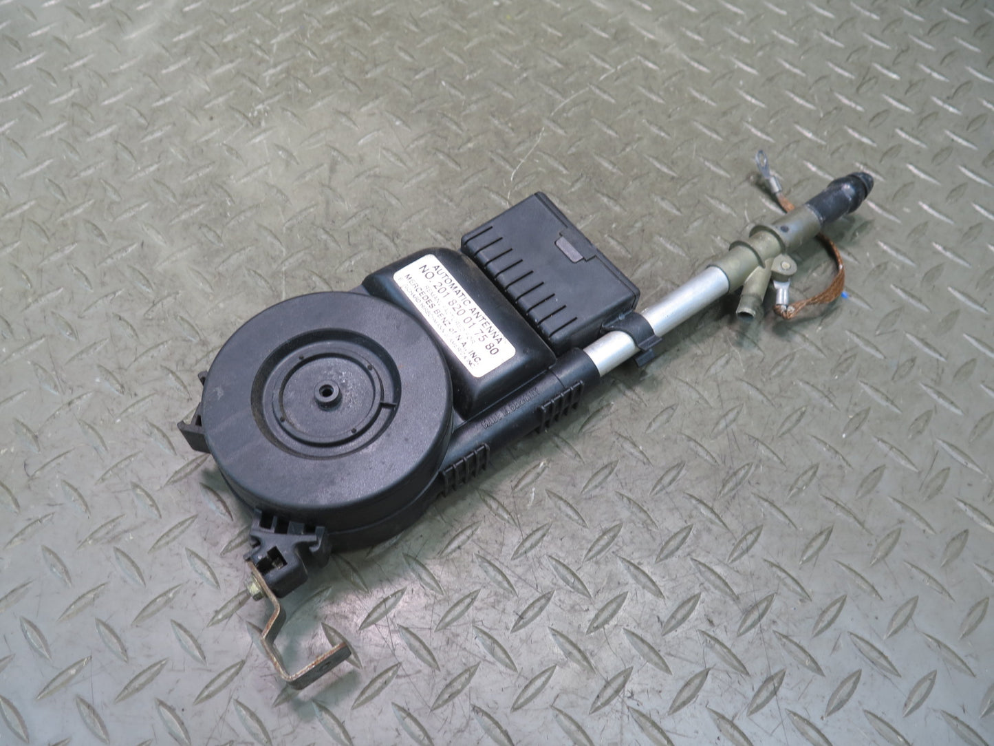 86-89 Mercedes R107 560SL Radio Power Antenna Assembly OEM