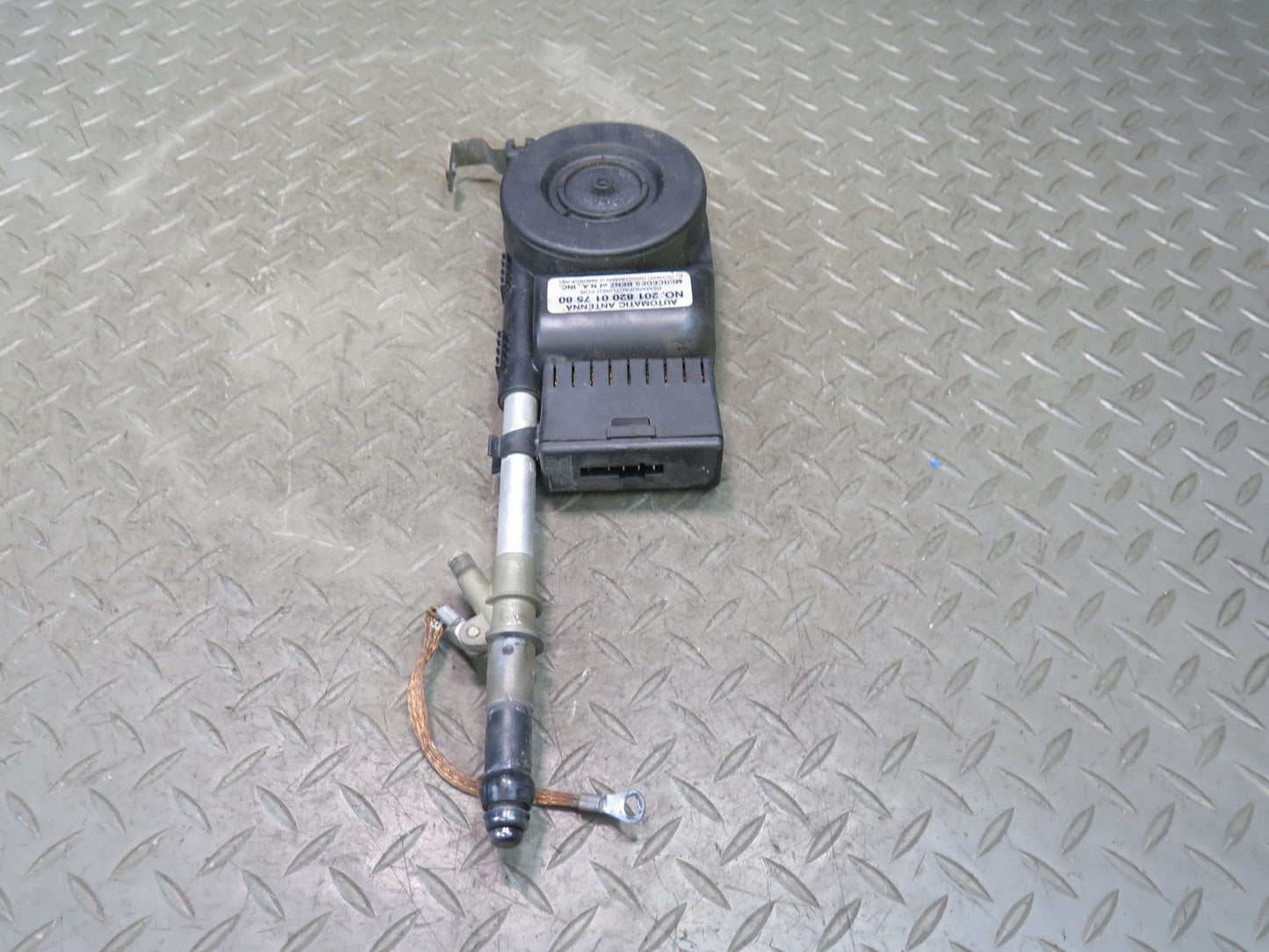 86-89 Mercedes R107 560SL Radio Power Antenna Assembly OEM