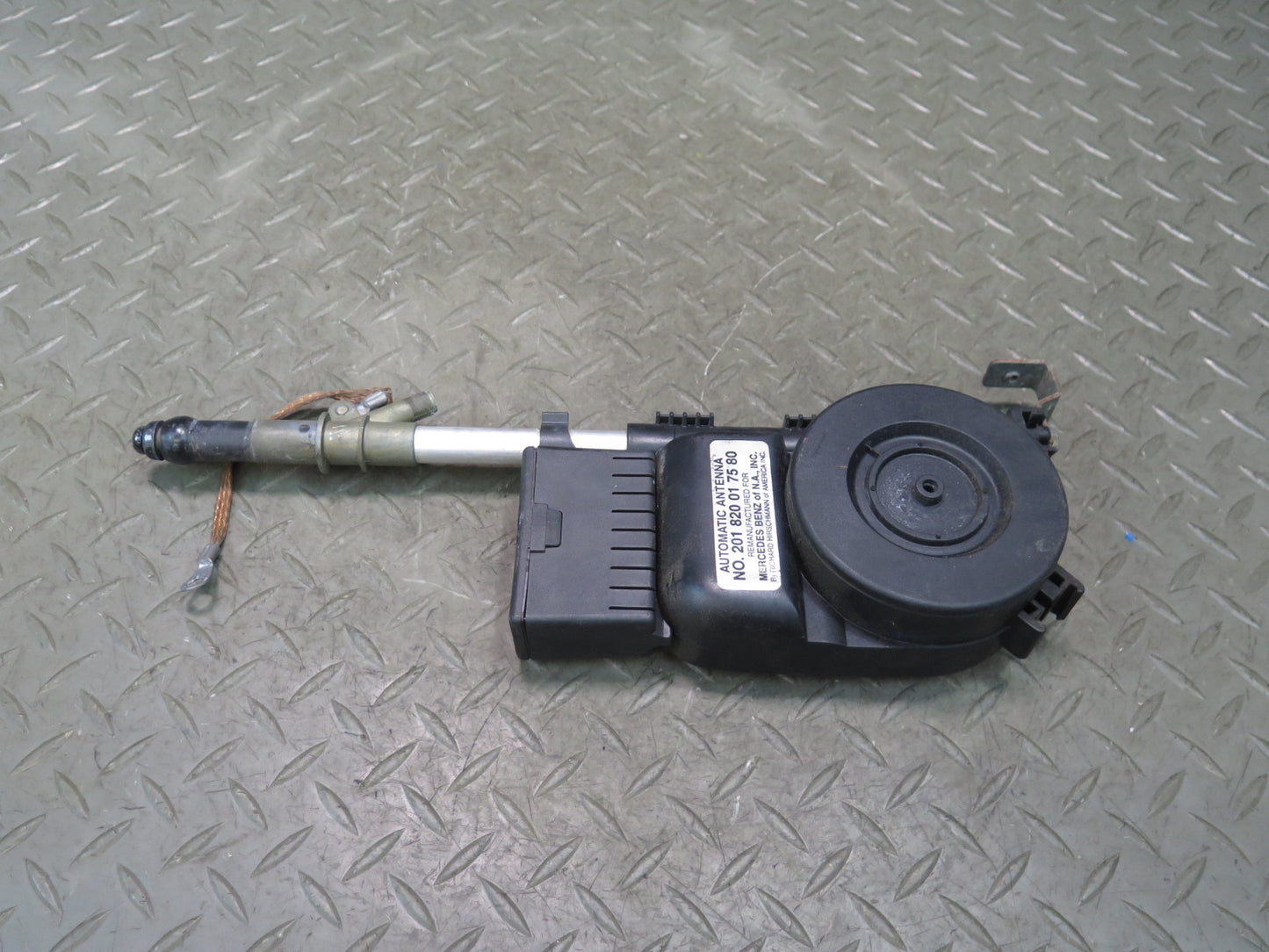 86-89 Mercedes R107 560SL Radio Power Antenna Assembly OEM