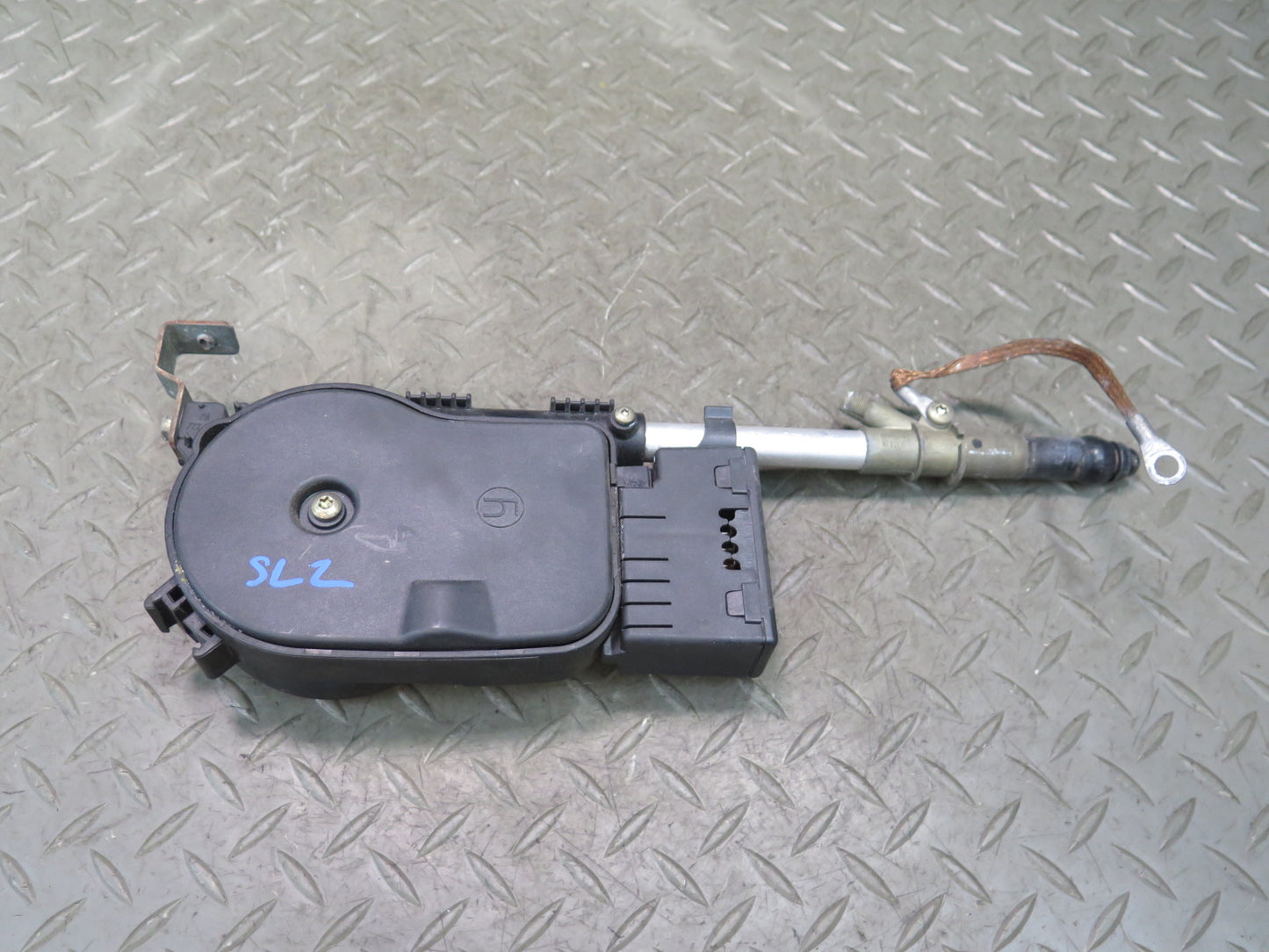 86-89 Mercedes R107 560SL Radio Power Antenna Assembly OEM