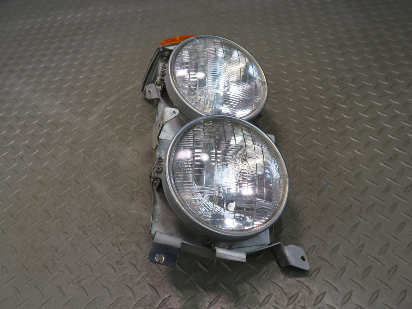 86-89 Mercedes R107 560SL Front Left Halogen Headlight Lamp OEM