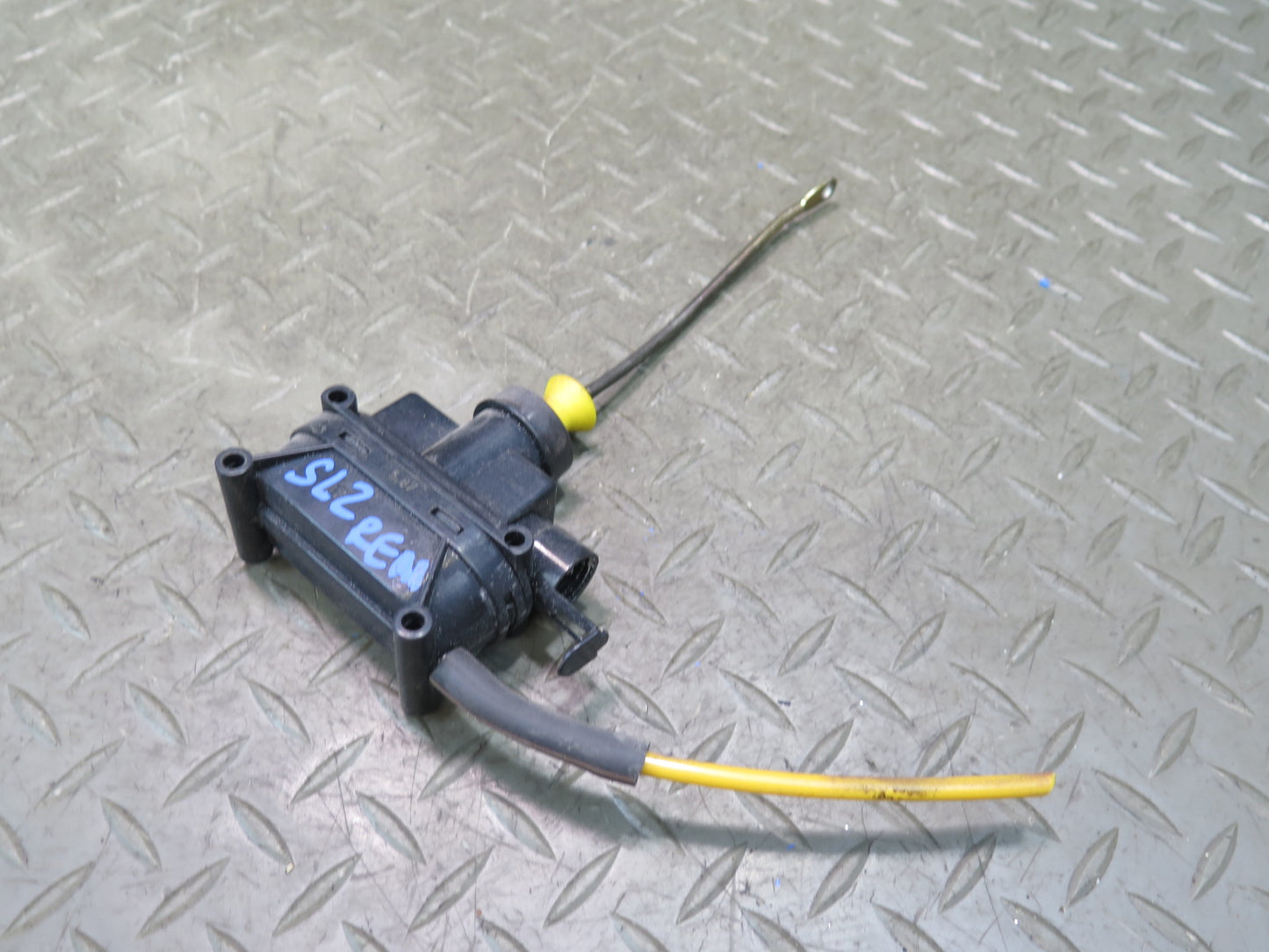 86-89 Mercedes R107 560SL Rear Trunk Lid Lock Release Vacuum Actuator OEM