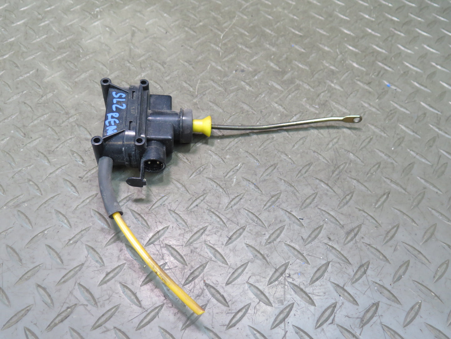 86-89 Mercedes R107 560SL Rear Trunk Lid Lock Release Vacuum Actuator OEM