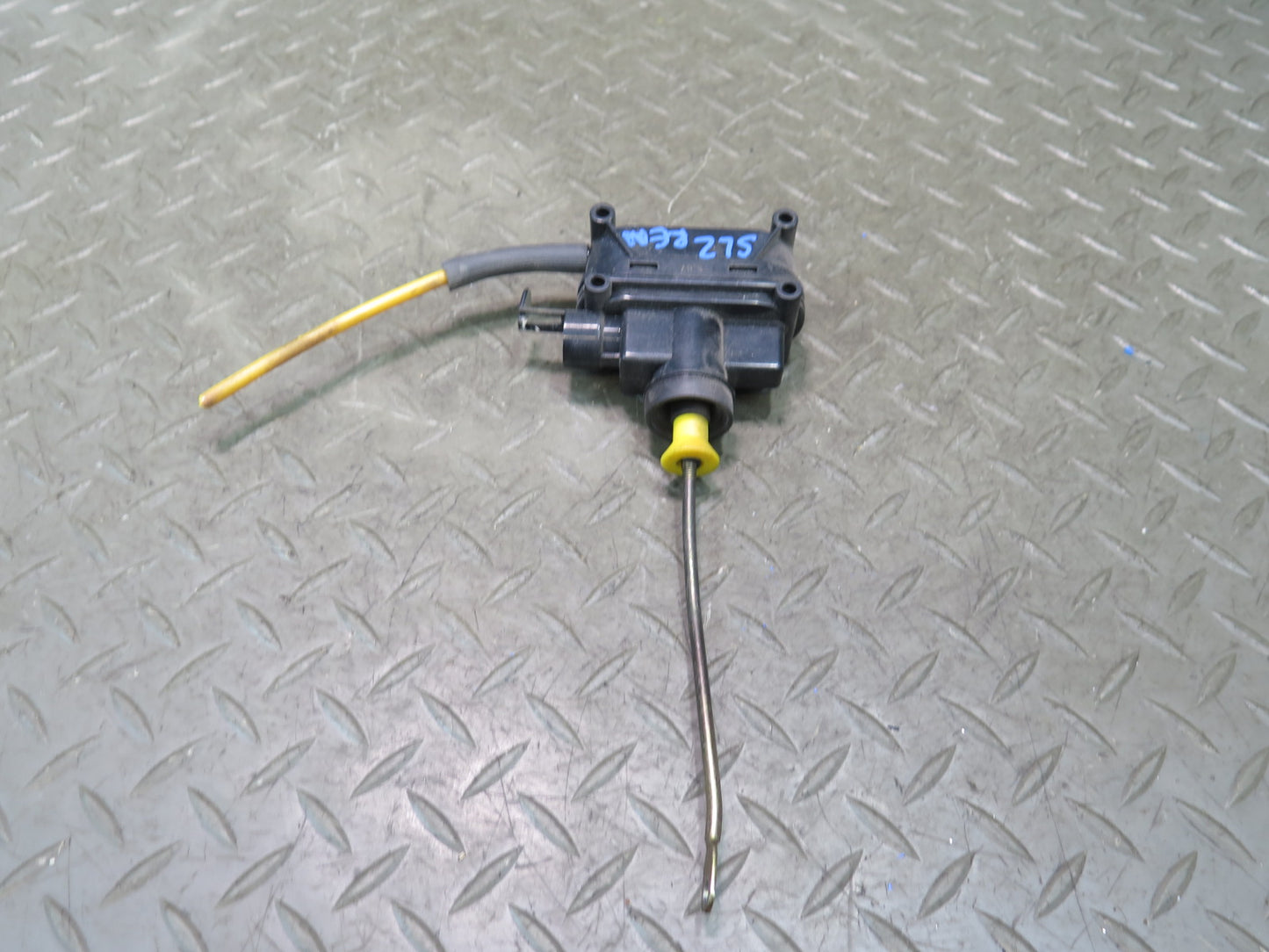 86-89 Mercedes R107 560SL Rear Trunk Lid Lock Release Vacuum Actuator OEM
