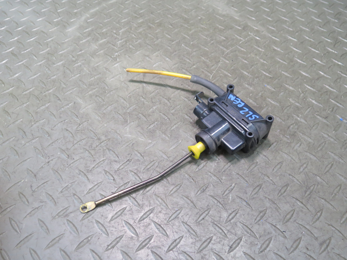 86-89 Mercedes R107 560SL Rear Trunk Lid Lock Release Vacuum Actuator OEM