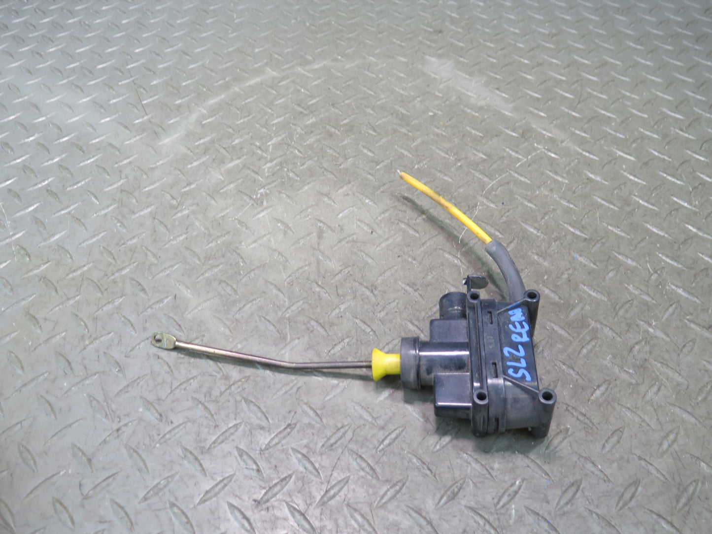86-89 Mercedes R107 560SL Rear Trunk Lid Lock Release Vacuum Actuator OEM