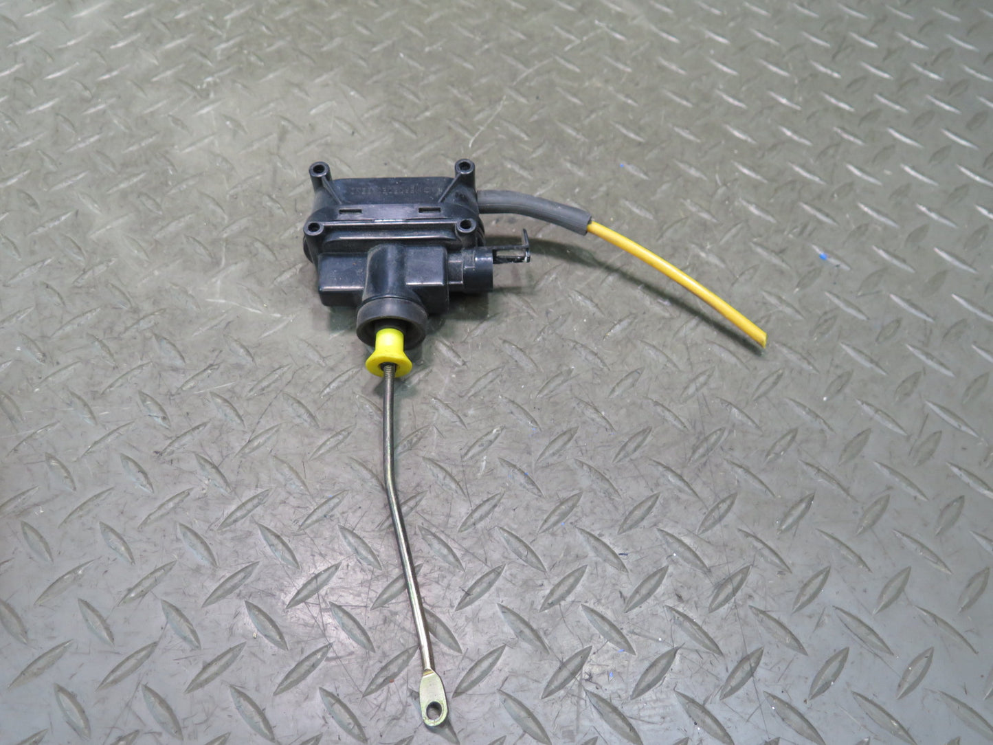 86-89 Mercedes R107 560SL Rear Trunk Lid Lock Release Vacuum Actuator OEM