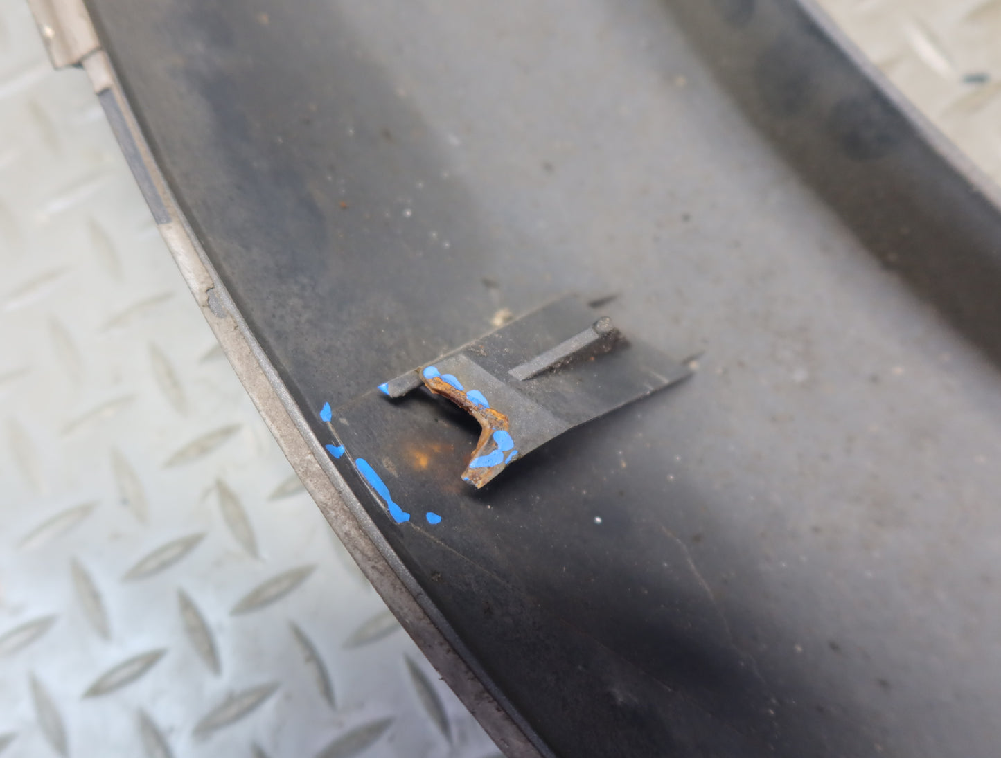 96-97 Lexus FZJ80L LX450 Front Left Fender Wheel Arch Molding Panel Defected