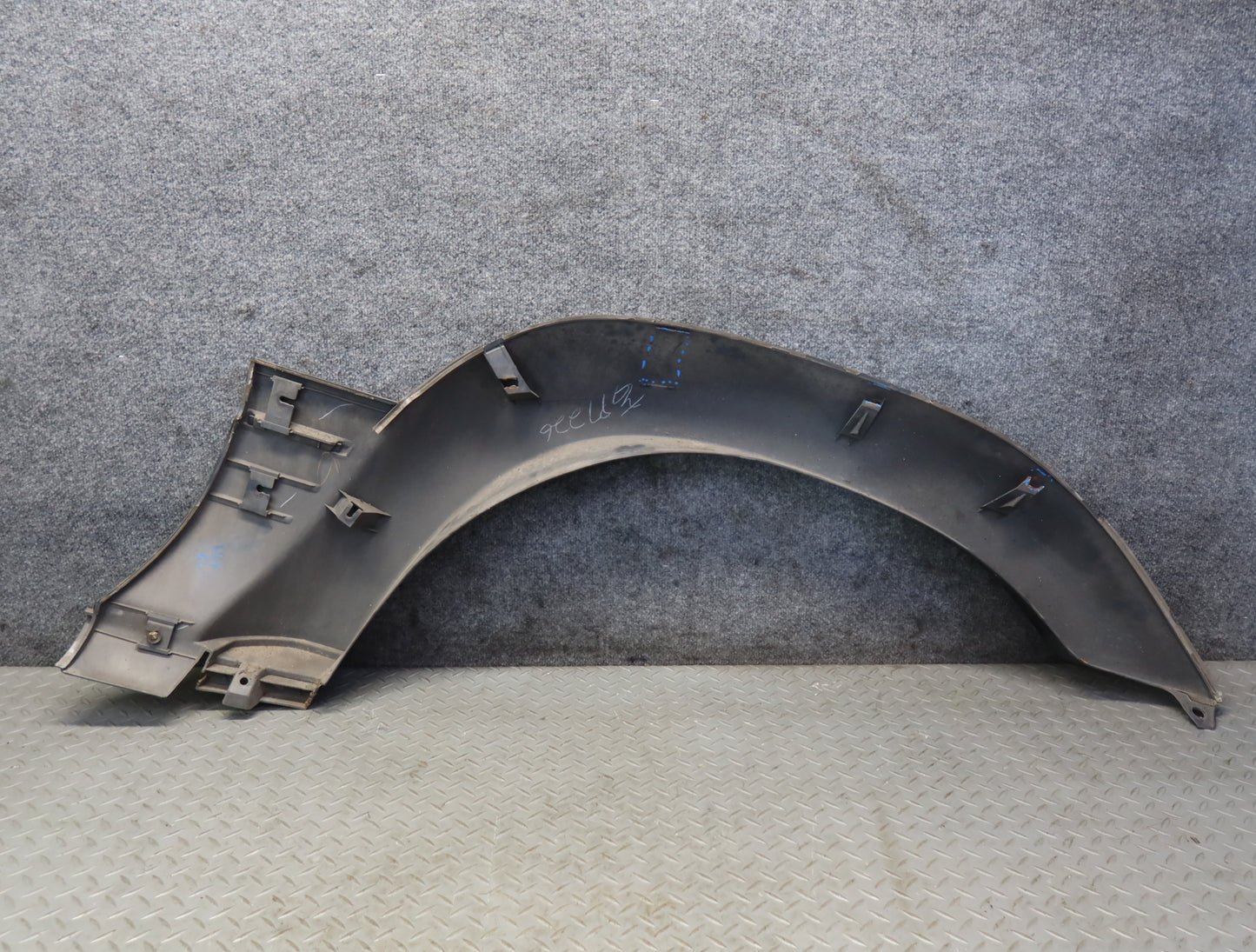 96-97 Lexus FZJ80L LX450 Front Left Fender Wheel Arch Molding Panel Defected