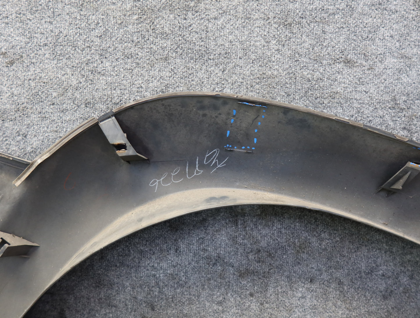 96-97 Lexus FZJ80L LX450 Front Left Fender Wheel Arch Molding Panel Defected