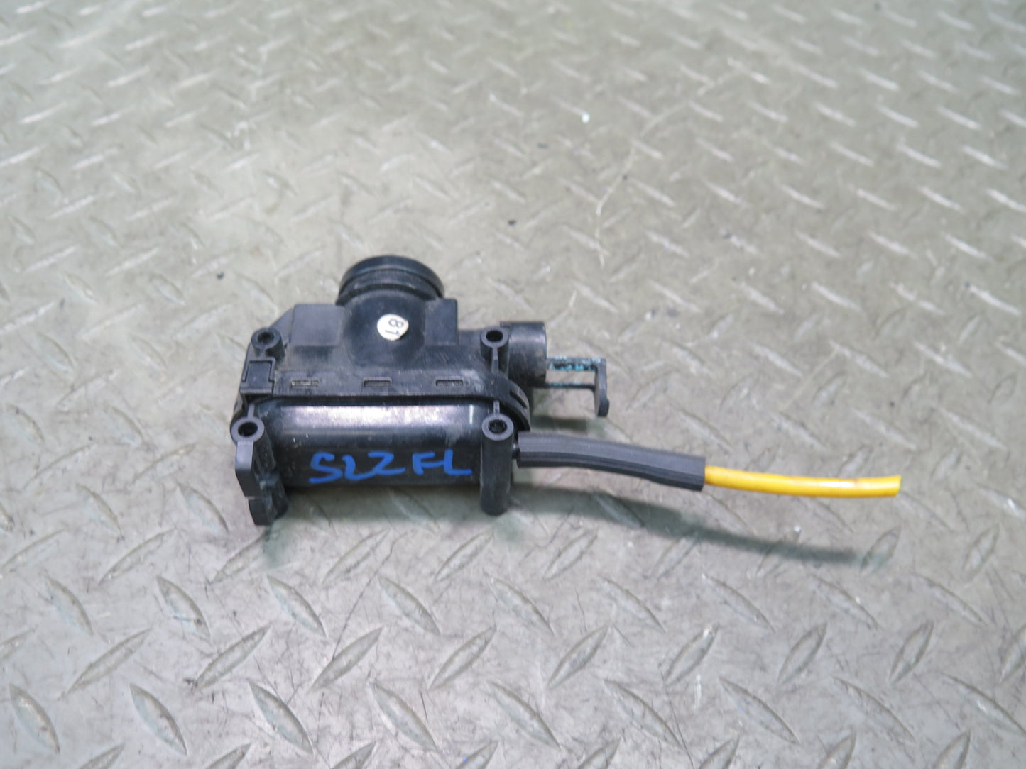 86-89 Mercedes R107 560SL Front Left Driver Door Lock Vacuum Actuator OEM