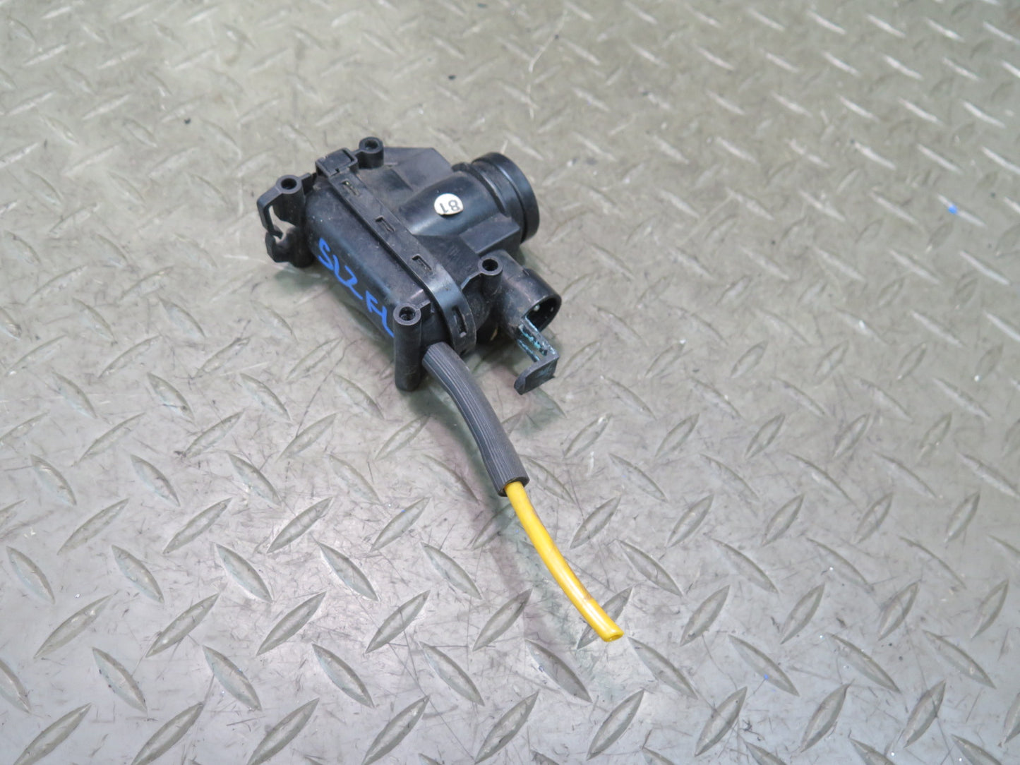 86-89 Mercedes R107 560SL Front Left Driver Door Lock Vacuum Actuator OEM