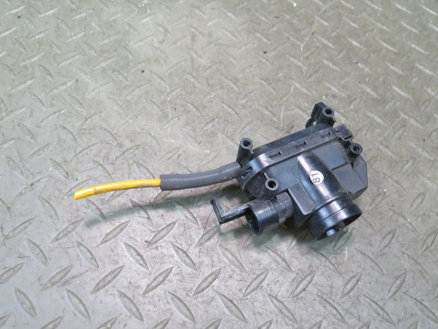 86-89 Mercedes R107 560SL Front Left Driver Door Lock Vacuum Actuator OEM