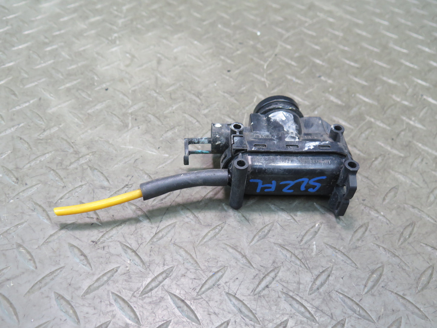 86-89 Mercedes R107 560SL Front Left Driver Door Lock Vacuum Actuator OEM