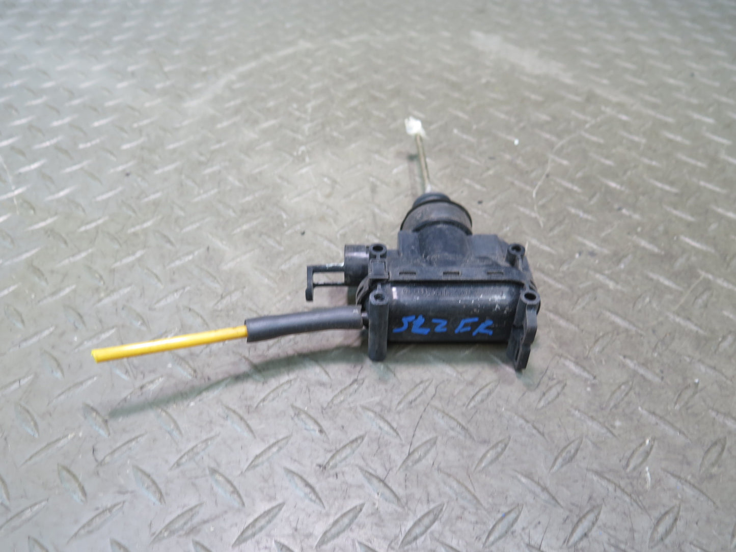 86-89 Mercedes R107 560SL Front Right Passenger Door Lock Vacuum Actuator OEM