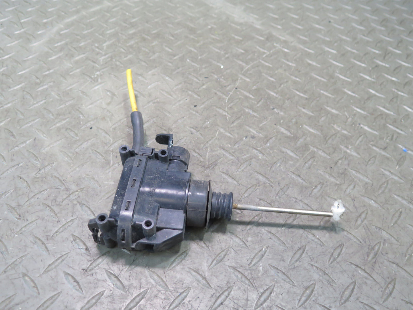 86-89 Mercedes R107 560SL Front Right Passenger Door Lock Vacuum Actuator OEM