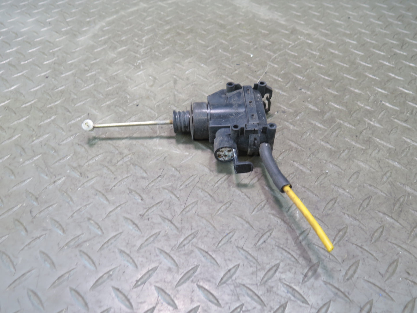 86-89 Mercedes R107 560SL Front Right Passenger Door Lock Vacuum Actuator OEM