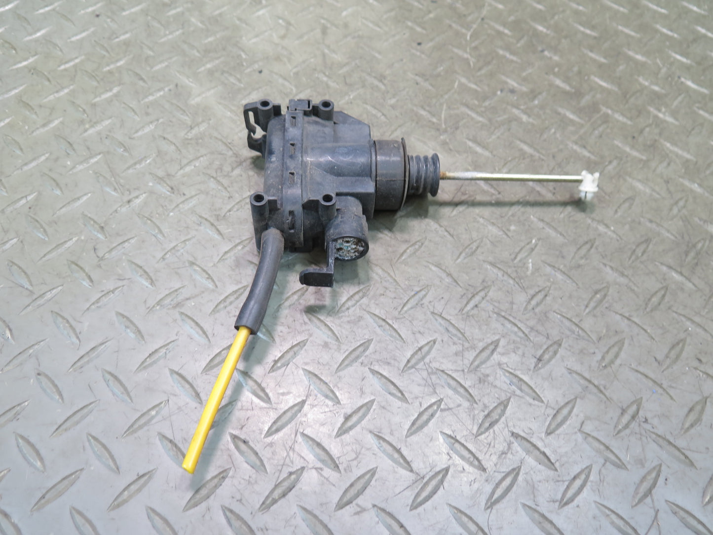 86-89 Mercedes R107 560SL Front Right Passenger Door Lock Vacuum Actuator OEM