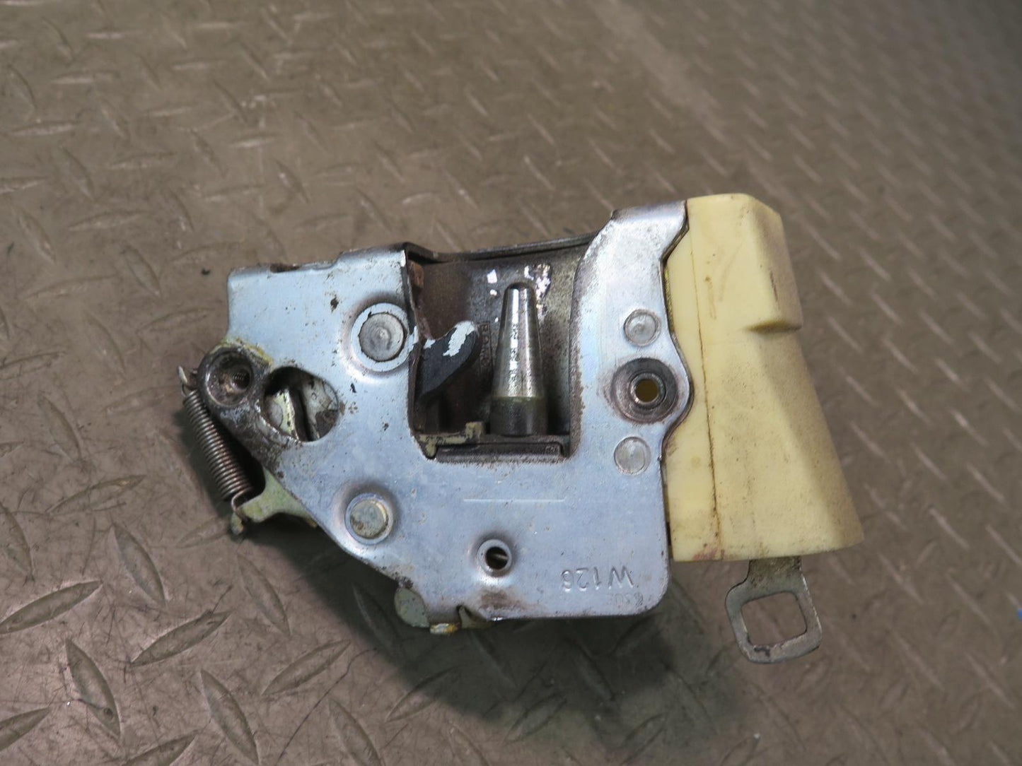 86-89 Mercedes R107 560SL Front Right Passenger Door Lock Latch OEM