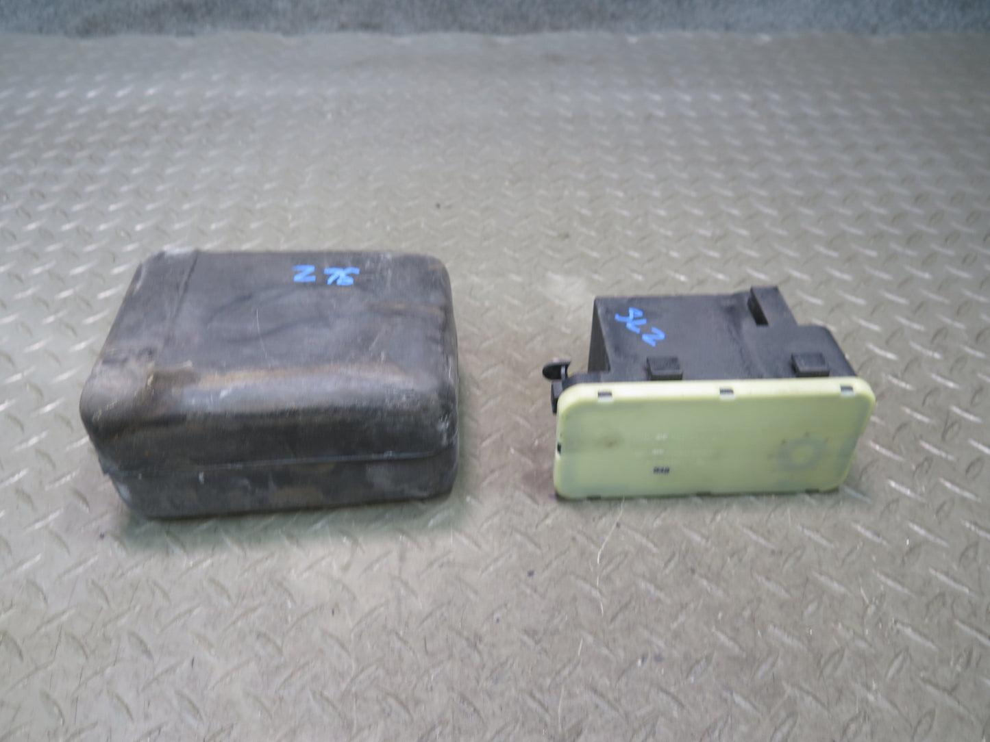 86-89 Mercedes R107 560SL Central Door Locking Vacuum Pump w Box OEM