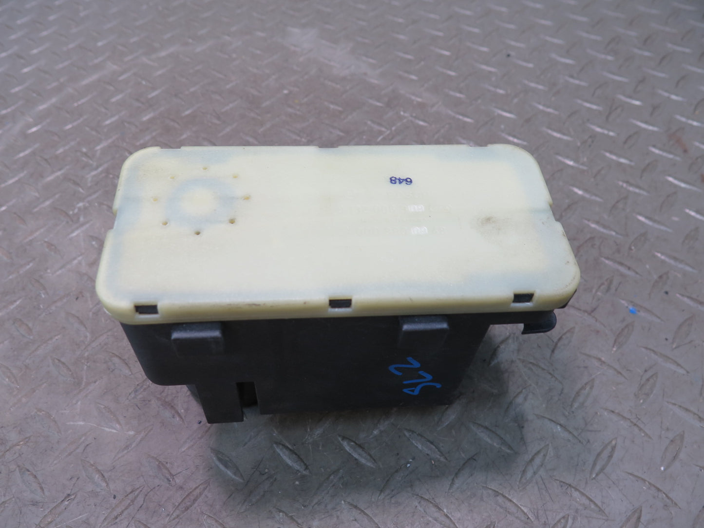 86-89 Mercedes R107 560SL Central Door Locking Vacuum Pump w Box OEM