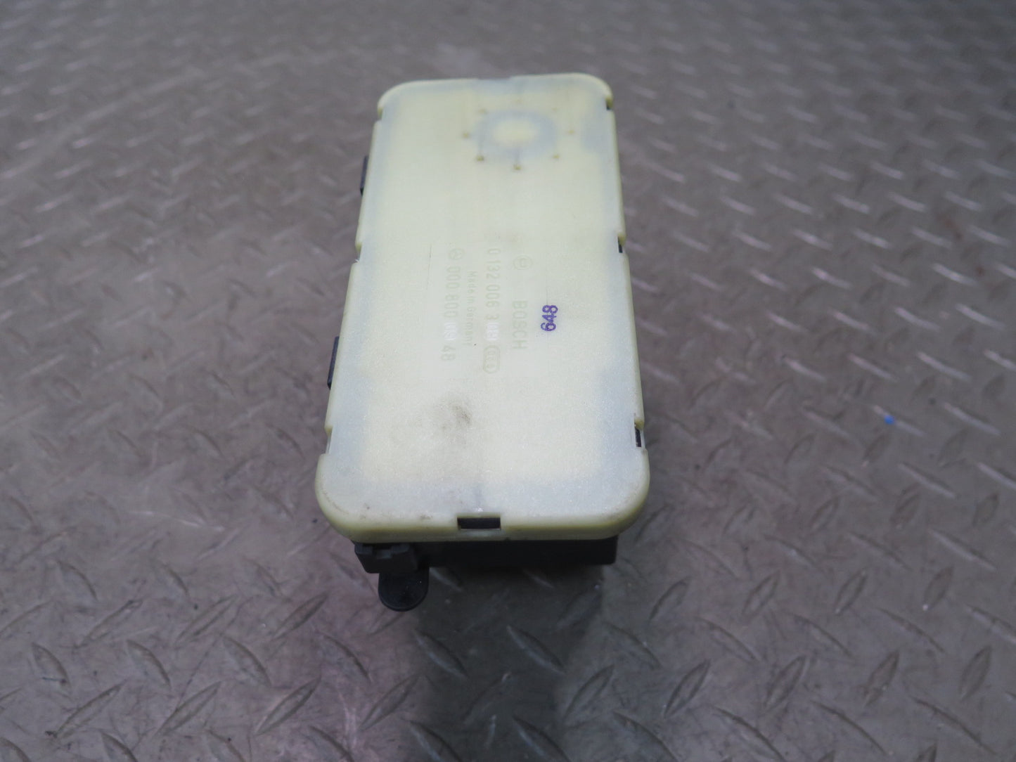 86-89 Mercedes R107 560SL Central Door Locking Vacuum Pump w Box OEM