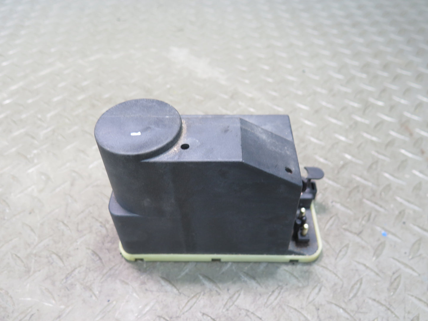 86-89 Mercedes R107 560SL Central Door Locking Vacuum Pump w Box OEM