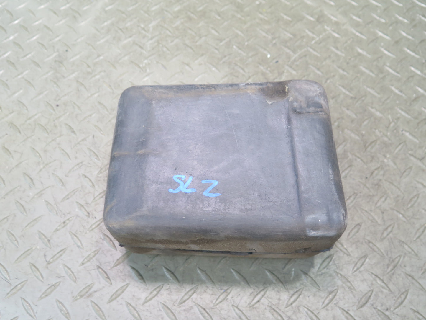 86-89 Mercedes R107 560SL Central Door Locking Vacuum Pump w Box OEM