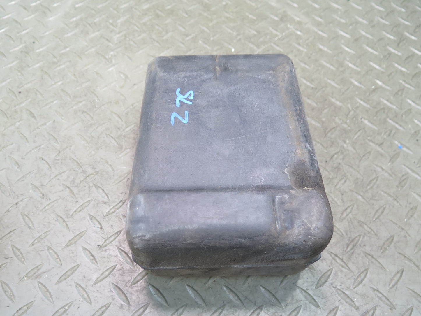 86-89 Mercedes R107 560SL Central Door Locking Vacuum Pump w Box OEM
