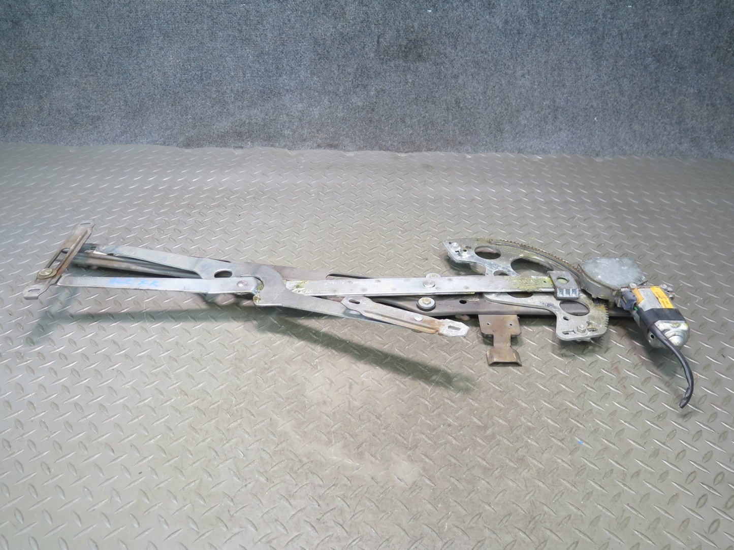 86-89 Mercedes R107 560SL Front Right Passenger Door Window Regulator Motor OEM