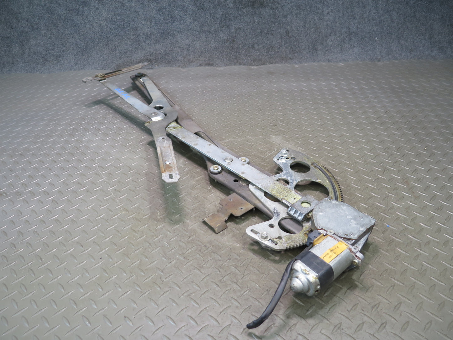 86-89 Mercedes R107 560SL Front Right Passenger Door Window Regulator Motor OEM